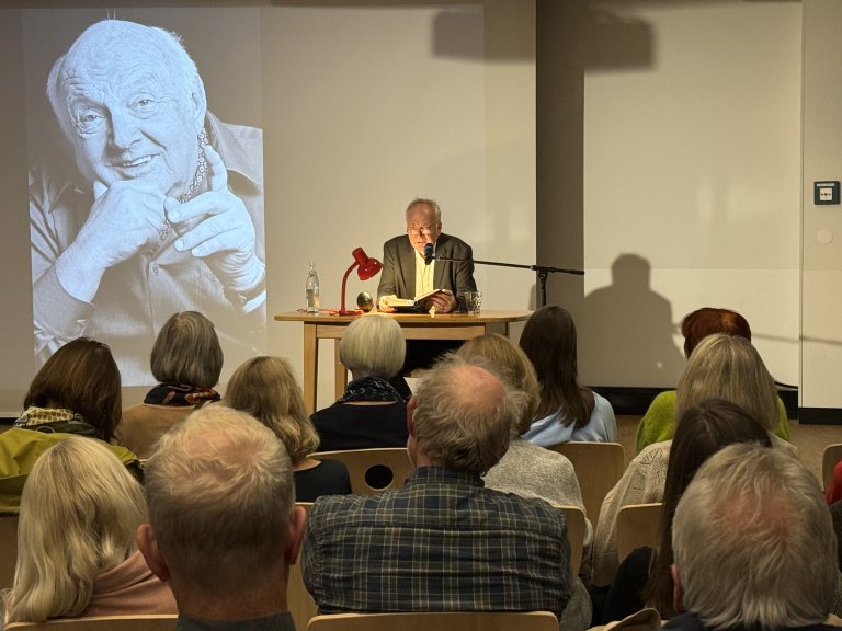Büchereijubiläum Lesung Preußler-Biograph